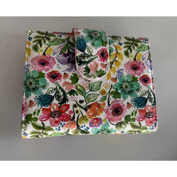 Julia Buxton Meadows PMU Vegan Leather Floral Lexington Wallet New - Picture 1 of 11